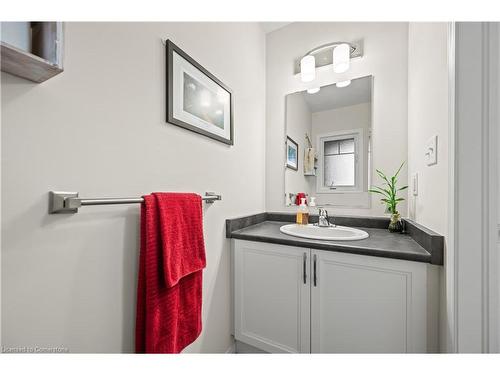 40 Eliza Avenue, Kitchener, ON - Indoor Photo Showing Bathroom