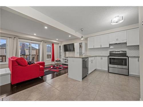 40 Eliza Avenue, Kitchener, ON - Indoor Photo Showing Kitchen