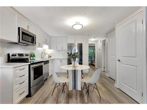 30A-1989 Ottawa Street S, Kitchener, ON - Indoor Photo Showing Kitchen With Upgraded Kitchen