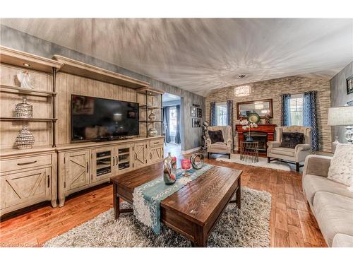 158 Harding Street, Kitchener, ON - Indoor Photo Showing Living Room