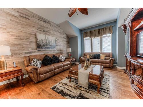 158 Harding Street, Kitchener, ON - Indoor Photo Showing Living Room