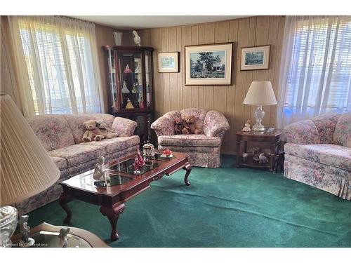 111 Riverbank Drive N, Cambridge, ON - Indoor Photo Showing Living Room