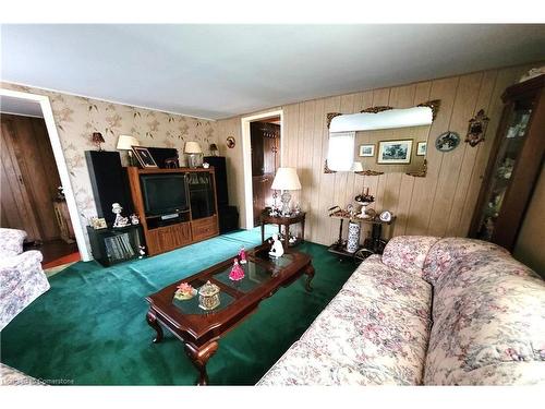 111 Riverbank Drive N, Cambridge, ON - Indoor Photo Showing Living Room