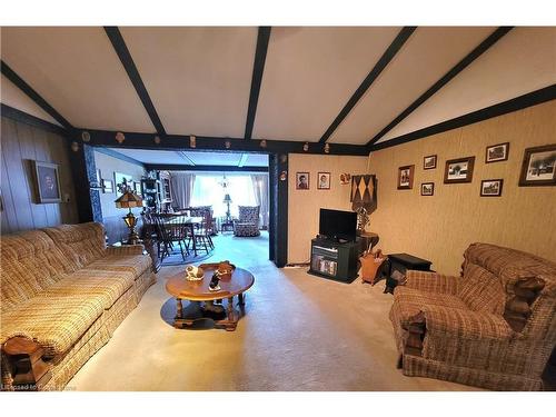 111 Riverbank Drive N, Cambridge, ON - Indoor Photo Showing Living Room