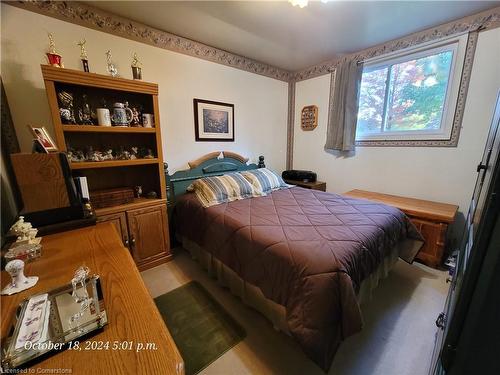 111 Riverbank Drive N, Cambridge, ON - Indoor Photo Showing Bedroom