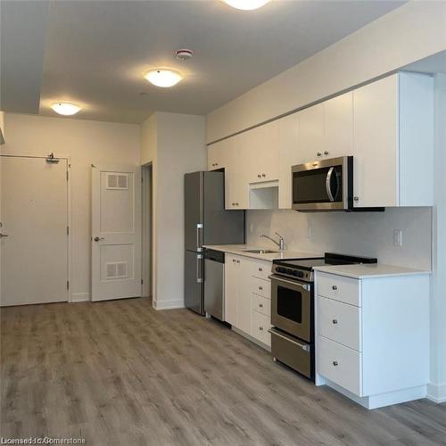 432-110 Fergus Avenue, Kitchener, ON - Indoor Photo Showing Kitchen