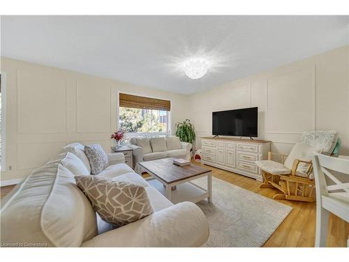 21-3085 Kingsway Drive, Kitchener, ON - Indoor Photo Showing Living Room