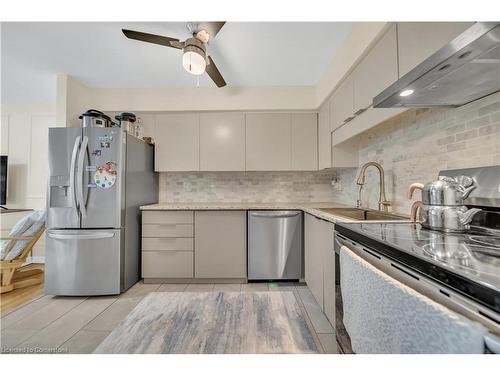 21-3085 Kingsway Drive, Kitchener, ON - Indoor Photo Showing Kitchen