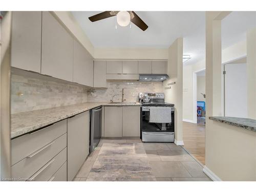 21-3085 Kingsway Drive, Kitchener, ON - Indoor Photo Showing Kitchen