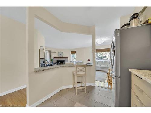 21-3085 Kingsway Drive, Kitchener, ON - Indoor Photo Showing Kitchen