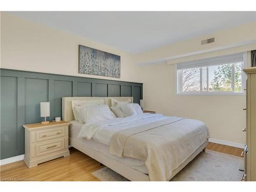 21-3085 Kingsway Drive, Kitchener, ON - Indoor Photo Showing Bedroom