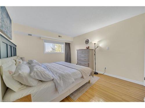 21-3085 Kingsway Drive, Kitchener, ON - Indoor Photo Showing Bedroom