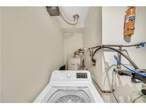 21-3085 Kingsway Drive, Kitchener, ON - Indoor Photo Showing Laundry Room