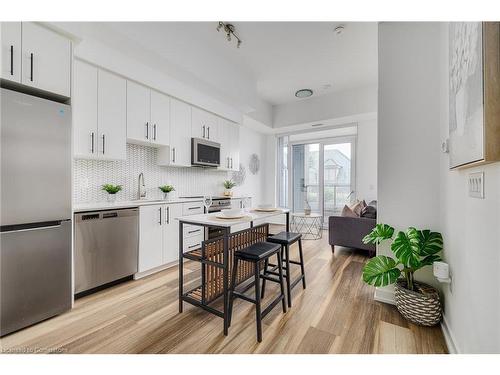 211-5 Wellington Street S, Kitchener, ON - Indoor Photo Showing Kitchen