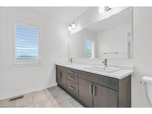 403 Equestrian Way, Cambridge, ON - Indoor Photo Showing Bathroom