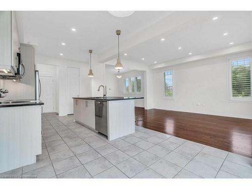 403 Equestrian Way, Cambridge, ON - Indoor Photo Showing Kitchen With Upgraded Kitchen