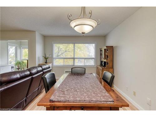 211-30 Hugo Crescent, Kitchener, ON - Indoor Photo Showing Dining Room