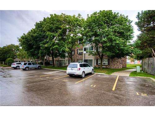 211-30 Hugo Crescent, Kitchener, ON - Outdoor