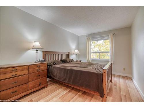 211-30 Hugo Crescent, Kitchener, ON - Indoor Photo Showing Bedroom