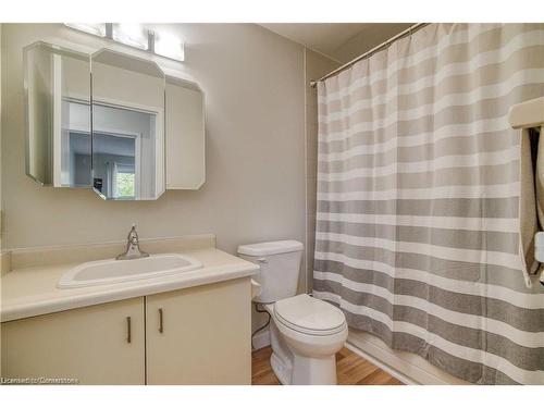 211-30 Hugo Crescent, Kitchener, ON - Indoor Photo Showing Bathroom