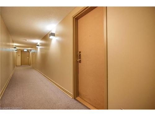 211-30 Hugo Crescent, Kitchener, ON - Indoor Photo Showing Other Room