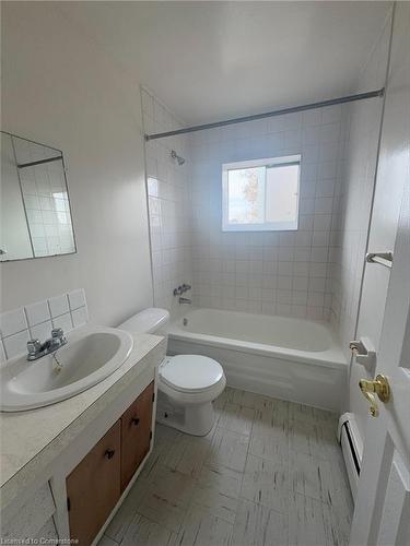 403-72 Wilfred Avenue, Kitchener, ON - Indoor Photo Showing Bathroom