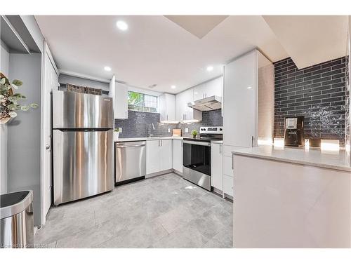 172 Hanover Place, Hamilton, ON - Indoor Photo Showing Kitchen