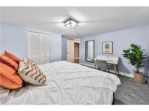 172 Hanover Place, Hamilton, ON - Indoor Photo Showing Bedroom