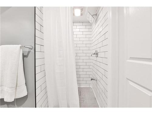 172 Hanover Place, Hamilton, ON - Indoor Photo Showing Bathroom