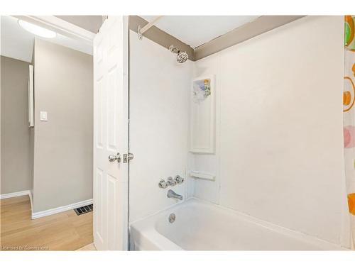 6 Rideau Crescent, Hamilton, ON - Indoor Photo Showing Bathroom