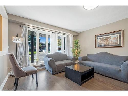 6 Rideau Crescent, Hamilton, ON - Indoor Photo Showing Living Room