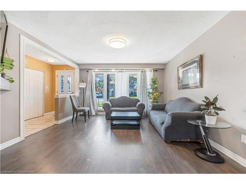 6 Rideau Crescent, Hamilton, ON - Indoor Photo Showing Living Room