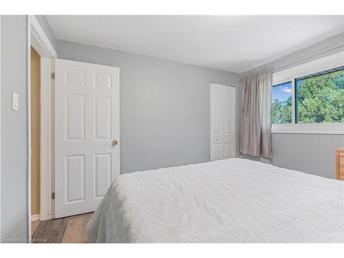 6 Rideau Crescent, Hamilton, ON - Indoor Photo Showing Bedroom