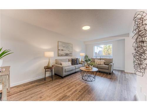 4-468 Doon South Drive, Kitchener, ON - Indoor Photo Showing Living Room