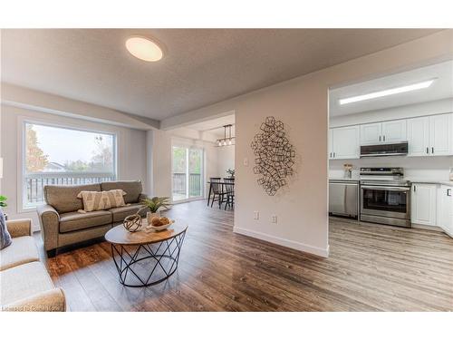 4-468 Doon South Drive, Kitchener, ON - Indoor Photo Showing Living Room