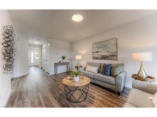 4-468 Doon South Drive, Kitchener, ON - Indoor Photo Showing Living Room