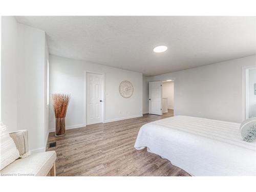 4-468 Doon South Drive, Kitchener, ON - Indoor Photo Showing Bedroom