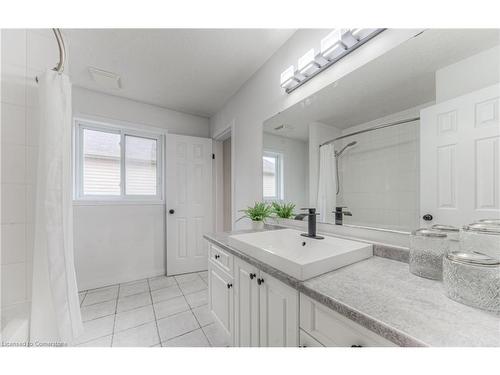 4-468 Doon South Drive, Kitchener, ON - Indoor Photo Showing Bathroom