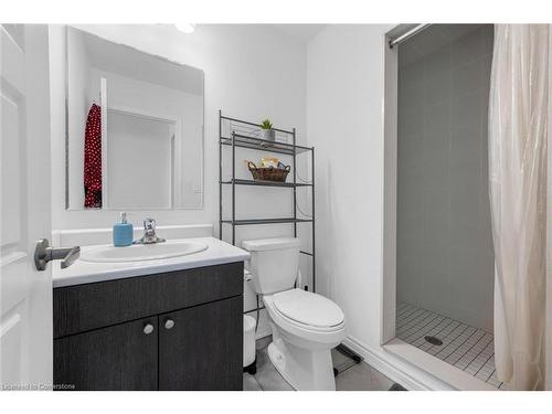 68-143 Ridge Road, Cambridge, ON - Indoor Photo Showing Bathroom