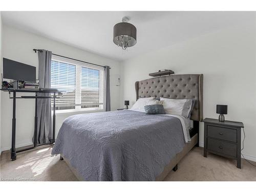 68-143 Ridge Road, Cambridge, ON - Indoor Photo Showing Bedroom