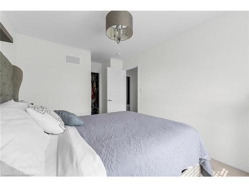 68-143 Ridge Road, Cambridge, ON - Indoor Photo Showing Bedroom