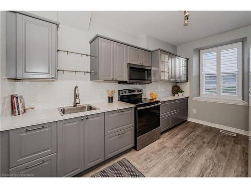 16-18 St Andrews Street, Cambridge, ON - Indoor Photo Showing Kitchen