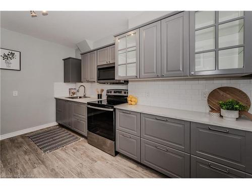 16-18 St Andrews Street, Cambridge, ON - Indoor Photo Showing Kitchen