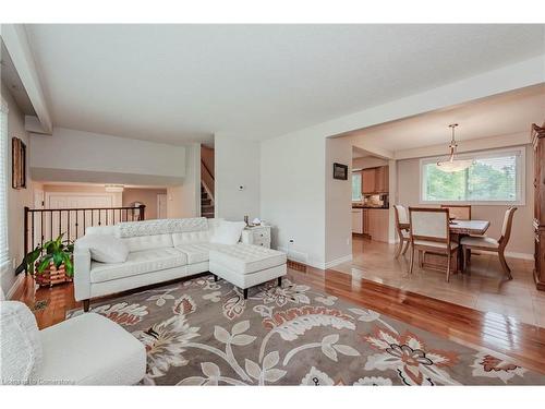 60 Glenburnie Drive, Guelph, ON - Indoor Photo Showing Living Room