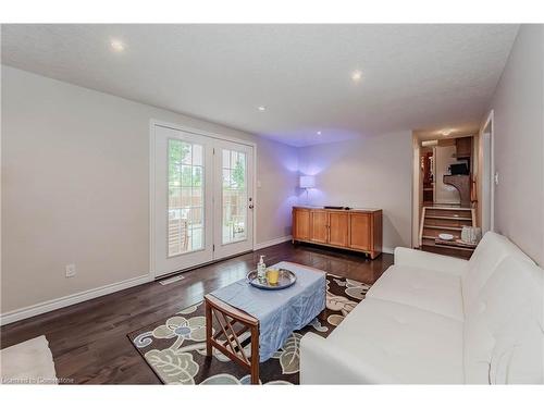 60 Glenburnie Drive, Guelph, ON - Indoor Photo Showing Living Room