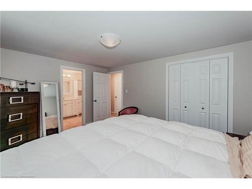 60 Glenburnie Drive, Guelph, ON - Indoor Photo Showing Bedroom