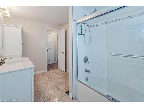 60 Glenburnie Drive, Guelph, ON - Indoor Photo Showing Bathroom