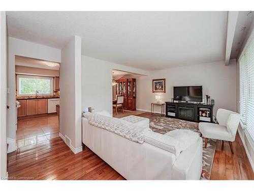 60 Glenburnie Drive, Guelph, ON - Indoor Photo Showing Living Room