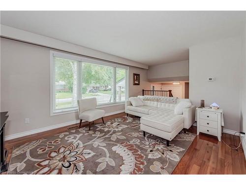 60 Glenburnie Drive, Guelph, ON - Indoor Photo Showing Other Room