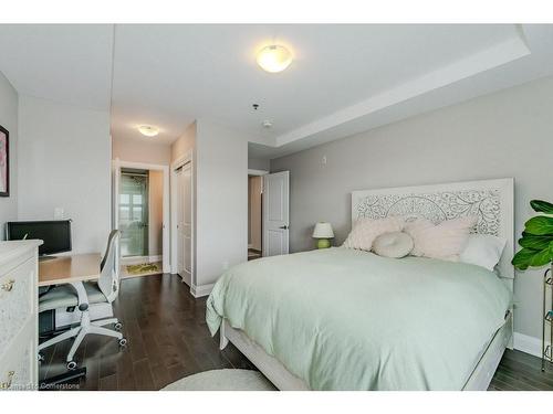 307-249 Grey Silo Road, Waterloo, ON - Indoor Photo Showing Bedroom